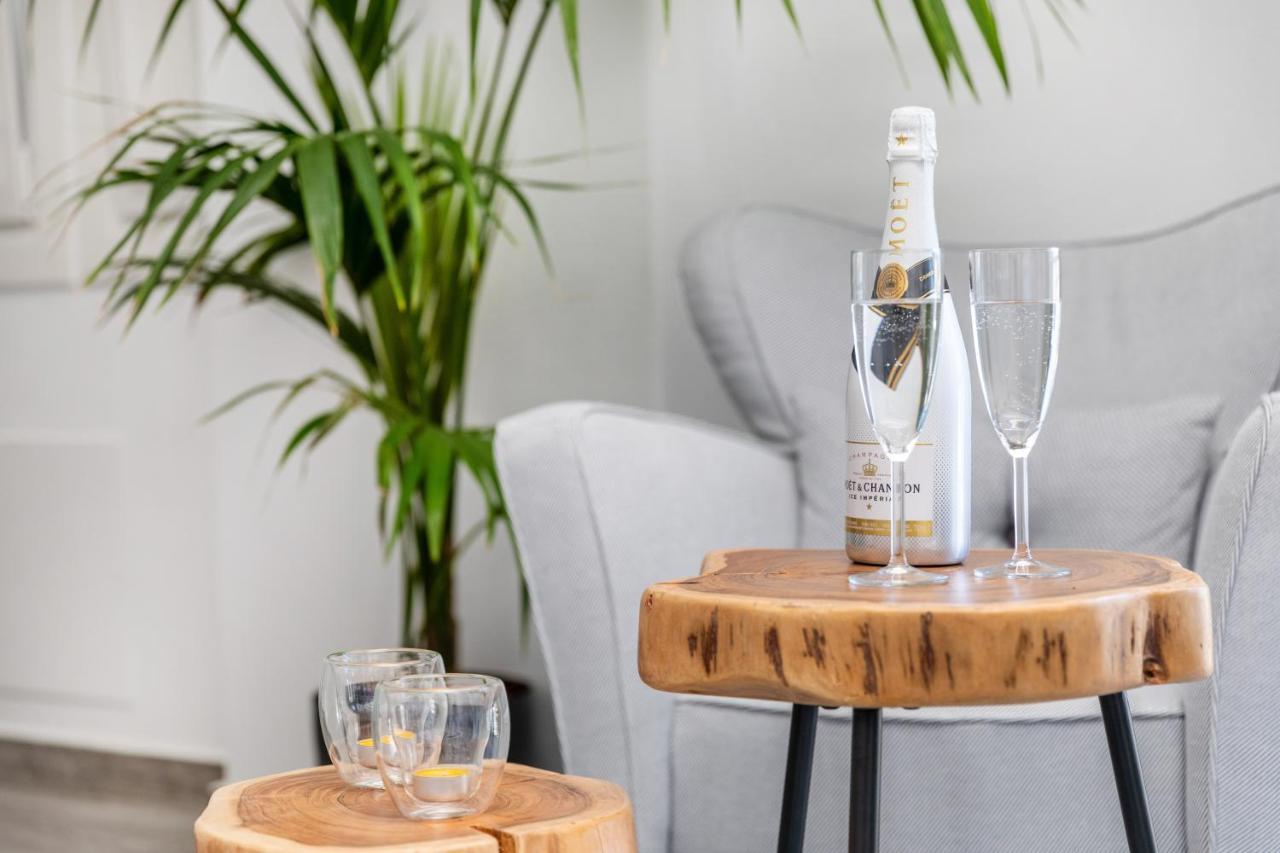 El_Puerto Luxury Port Suites Naxos City エクステリア 写真